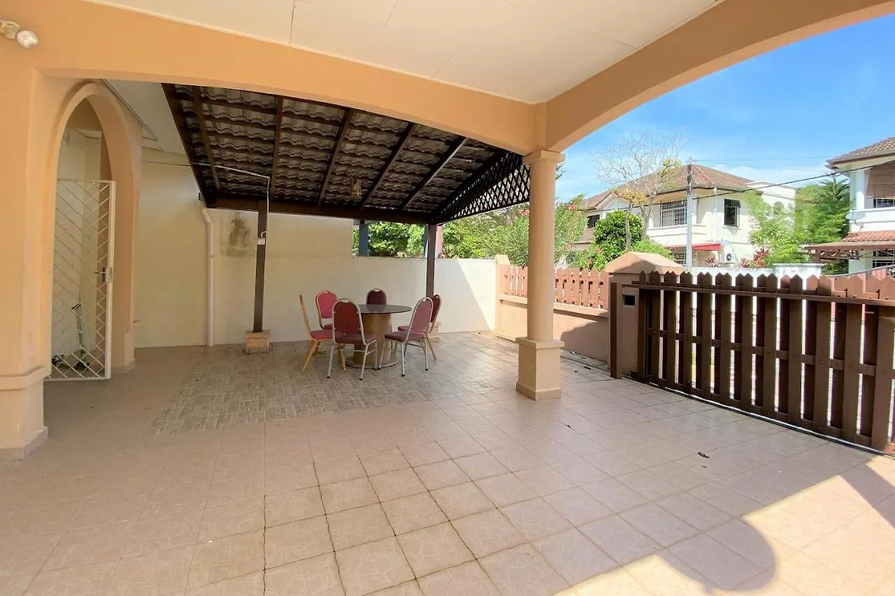 Oyo Home 90199 Homely&Cozy House Batu Feringgi 2*,